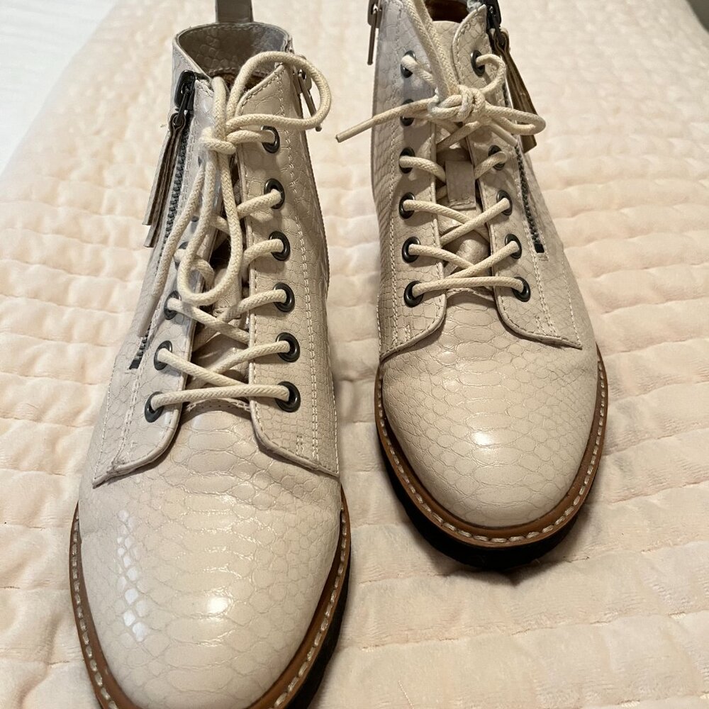 Naturalizer leather, ivory/cream patton boots, size 7